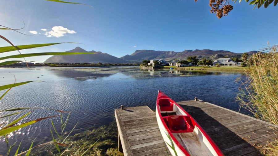 To Let 4 Bedroom Property for Rent in Lake Michelle Western Cape
